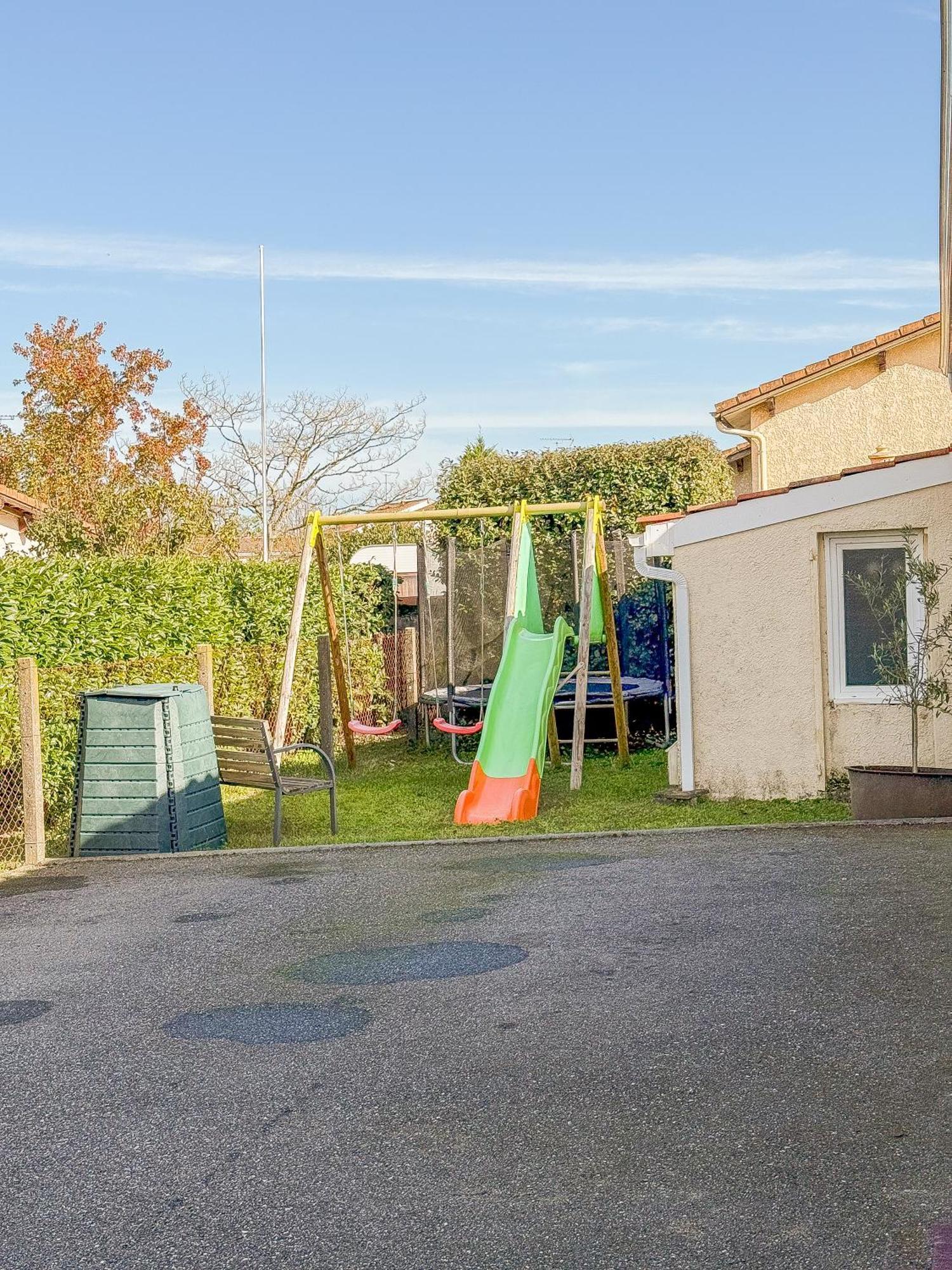 Villa Familiale Avec Piscine Privee Toulenne Exterior photo